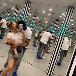 Meet your Posher, Zay